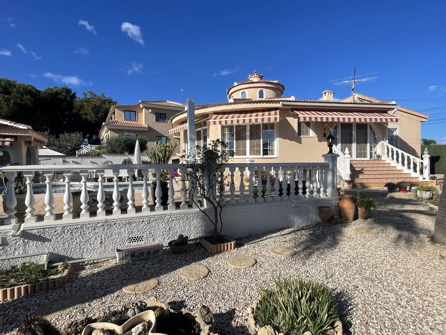 5 makuuhuone Huvila myytävänä paikassa Ciudad Quesada mukana uima-altaan - 499 000 € (Ref: 8777075)