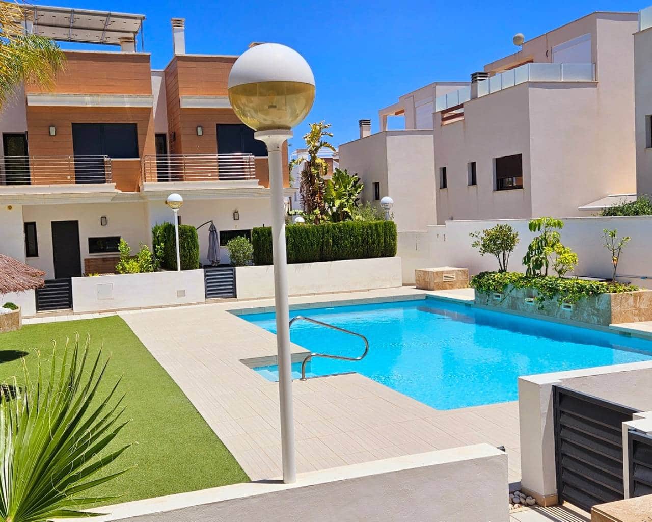3 Zimmer Villa zu verkaufen in Ciudad Quesada mit Pool Garage - 339.000 € (Ref: 8780442)