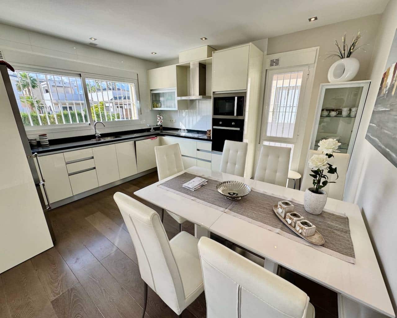 3 makuuhuone Huvila myytävänä paikassa Ciudad Quesada mukana uima-altaan 
autotalli - 439 000 € (Ref: 8785332)