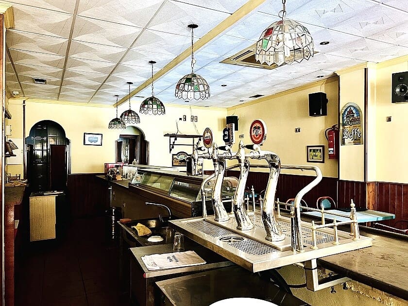 Commercial for sale in Torrevieja with pool - € 165,000 (Ref: 8802479)