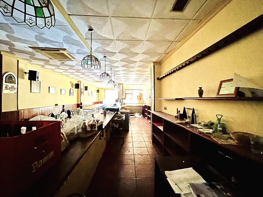 Commercial for sale in Torrevieja with pool - € 165,000 (Ref: 8802479)