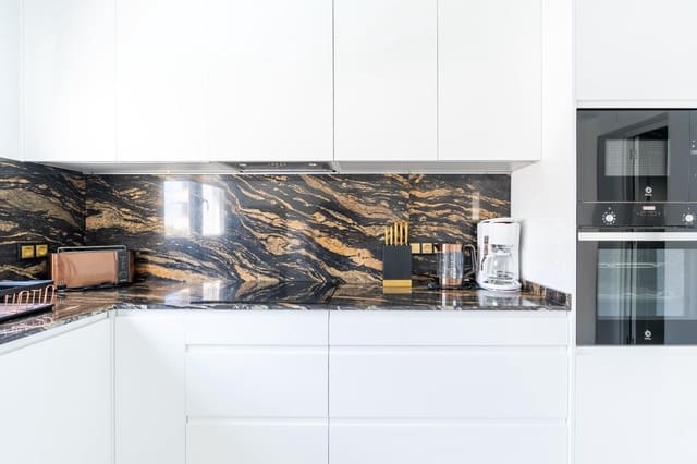 Adosado de 4 habitaciones en Torrevieja en venta con piscina garaje - 545.000 € (Ref: 8802487)