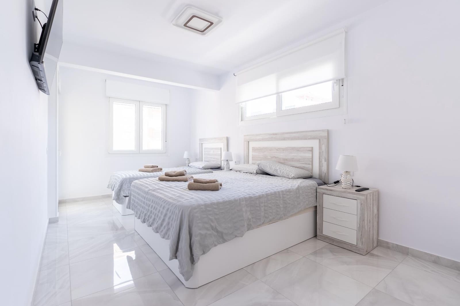 4 chambre Villa/Maison Mitoyenne à vendre à Torrevieja avec piscine garage - 545 000 € (Ref: 8802487)