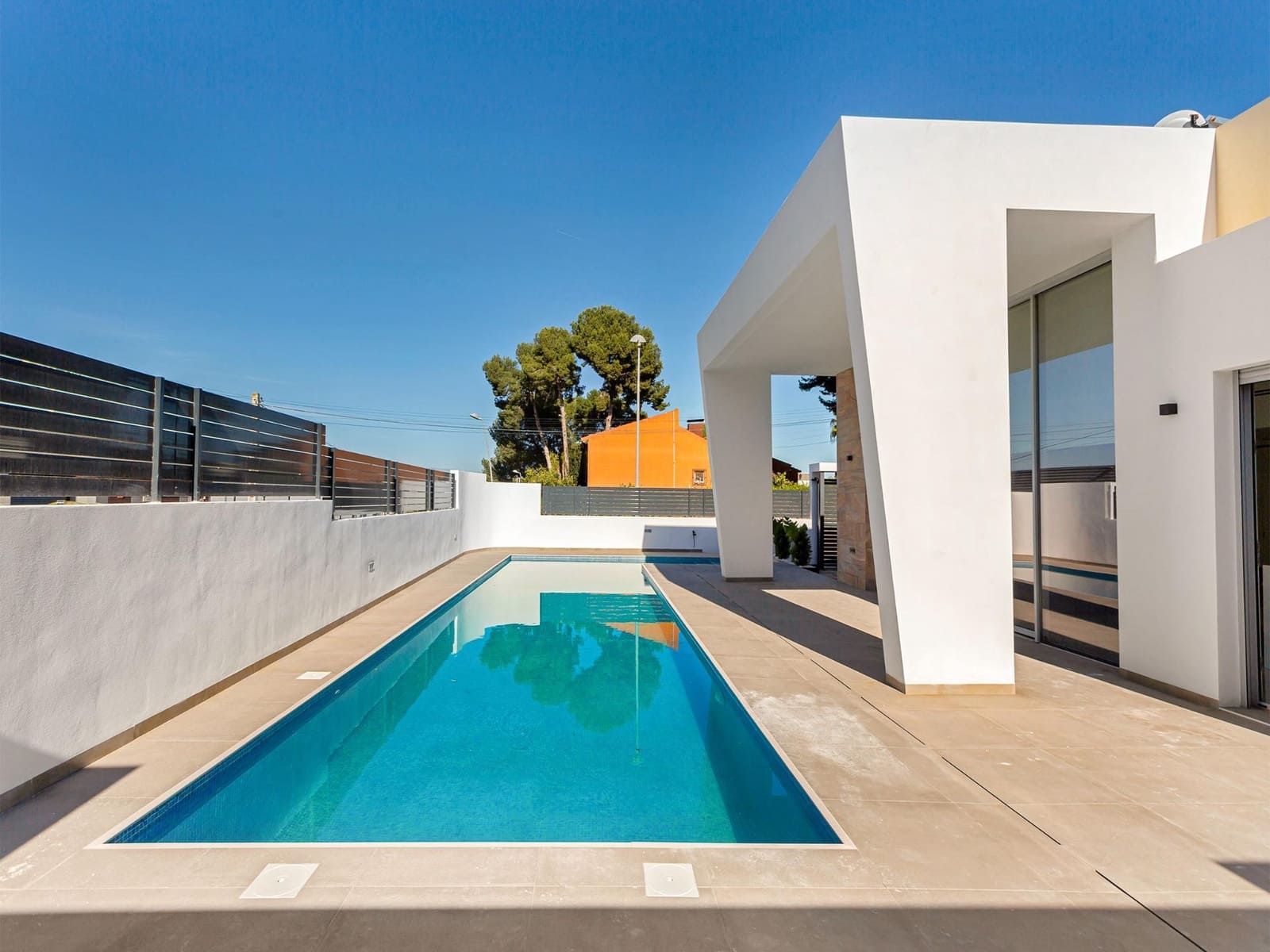 3 sypialnia Willa na sprzedaż w Torrevieja z basenem - 700 000 € (Ref: 8817082)