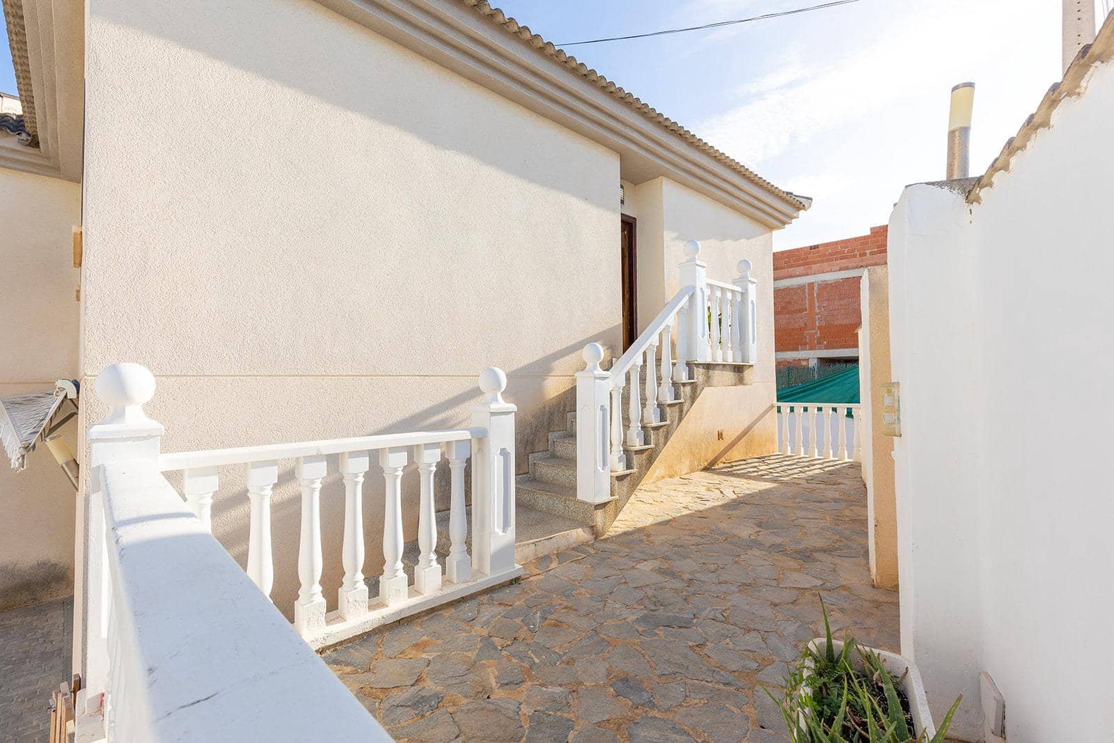 5 bedroom Villa for sale in Rojales with pool - € 449,000 (Ref: 8820905)
