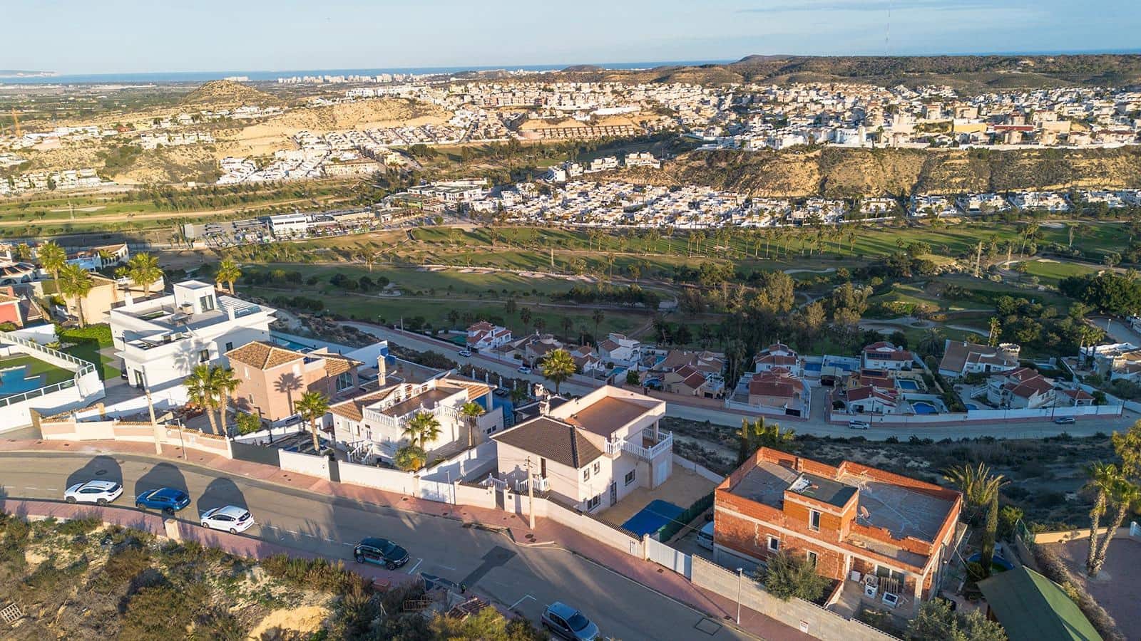 5 bedroom Villa for sale in Rojales with pool - € 449,000 (Ref: 8820905)