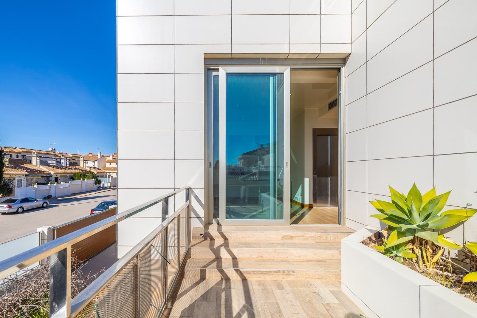 2 sypialnia Willa na sprzedaż w Orihuela Costa z basenem garażem - 1 100 000 € (Ref: 8824035)