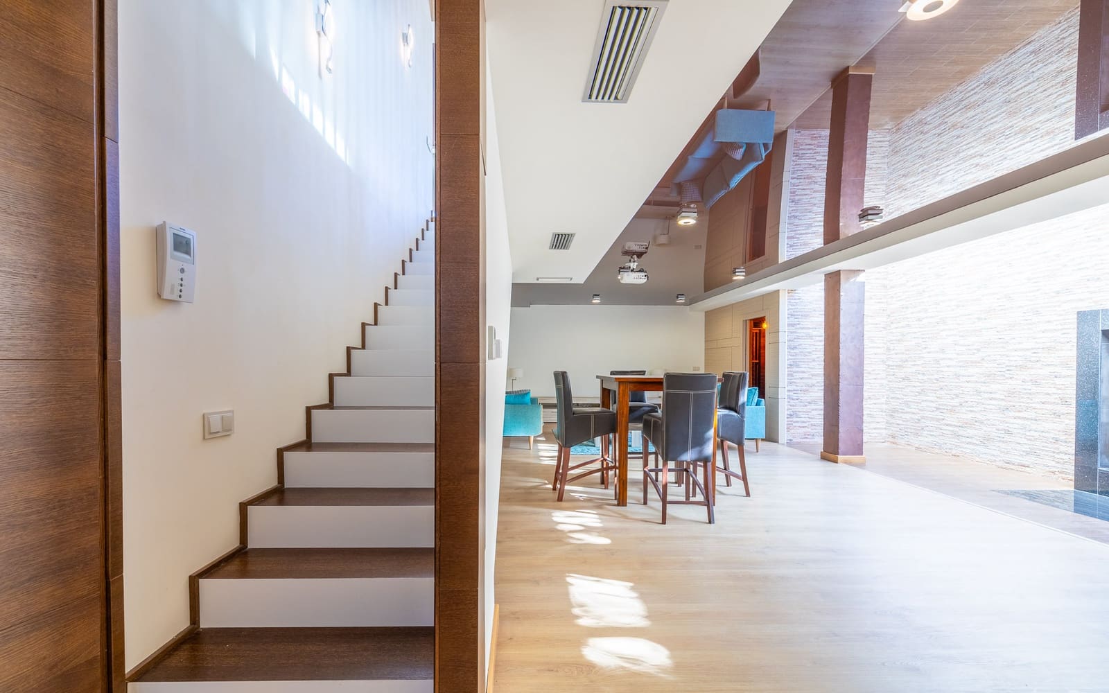 2 sypialnia Willa na sprzedaż w Orihuela Costa z basenem garażem - 1 100 000 € (Ref: 8824035)