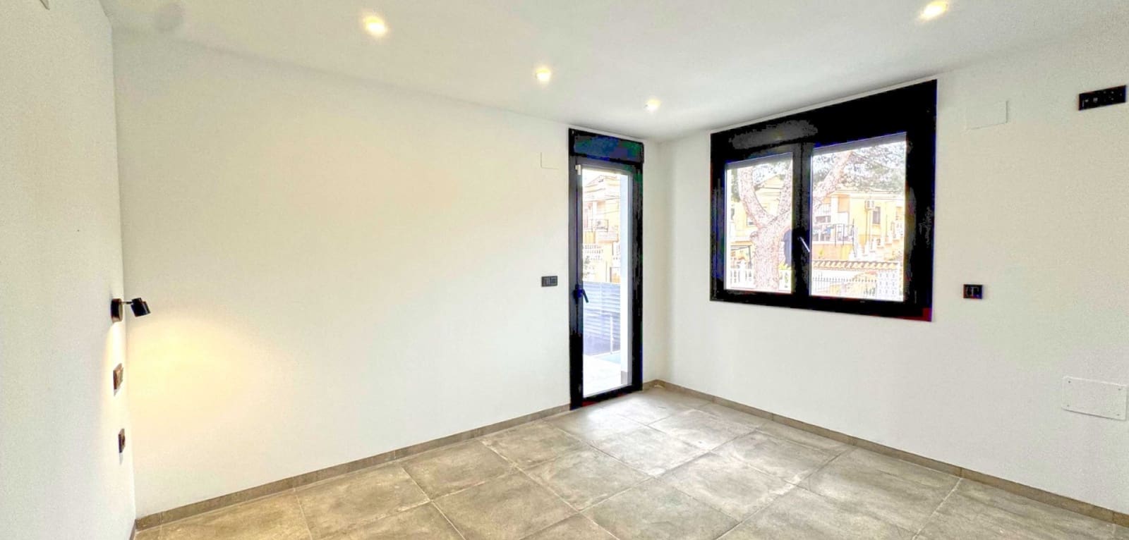 4 soveværelse Villa til salg i Torrevieja med swimmingpool garage - € 495.000 (Ref: 8835208)