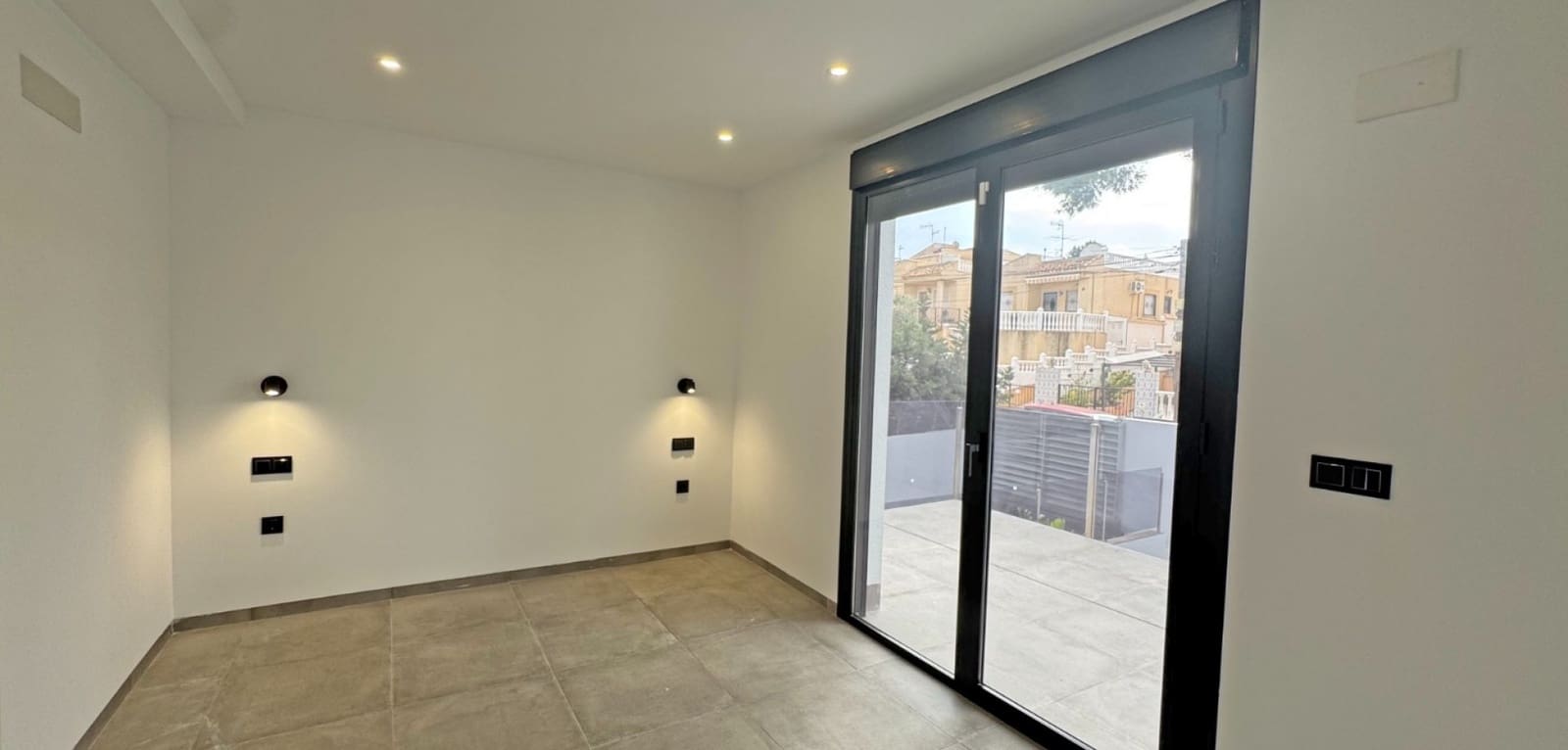 4 soveværelse Villa til salg i Torrevieja med swimmingpool garage - € 495.000 (Ref: 8835208)