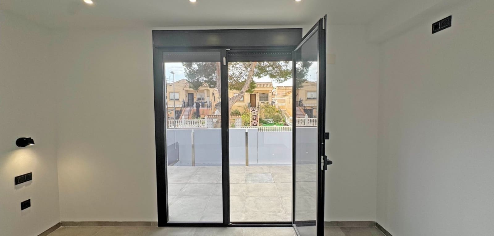 4 soveværelse Villa til salg i Torrevieja med swimmingpool garage - € 495.000 (Ref: 8835208)