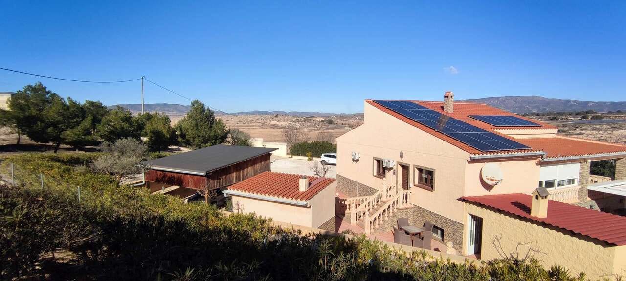 3 bedroom Villa for sale in Pinoso with pool - € 399,995 (Ref: 8839942)