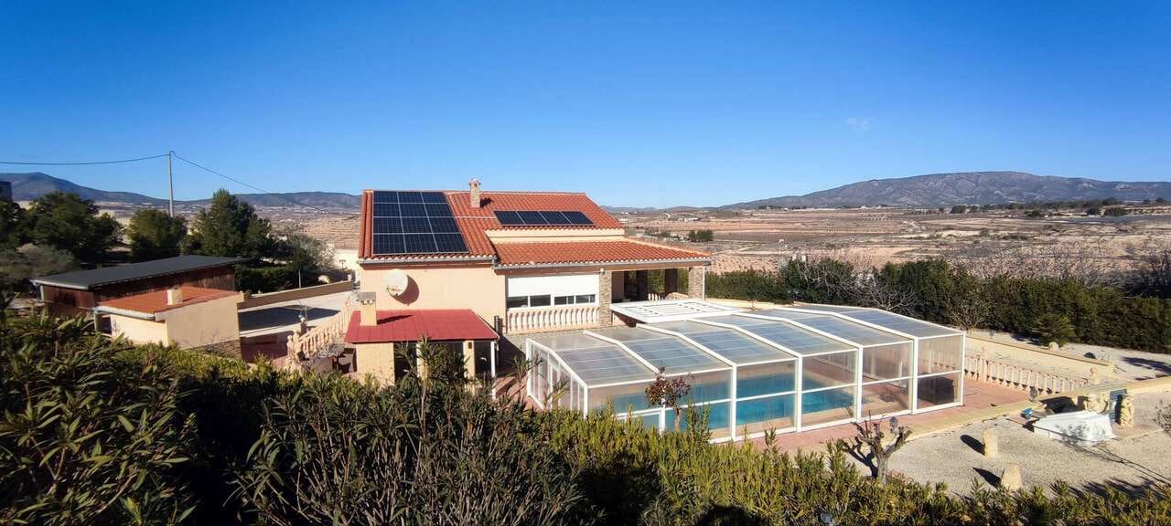 3 bedroom Villa for sale in Pinoso with pool - € 399,995 (Ref: 8839942)