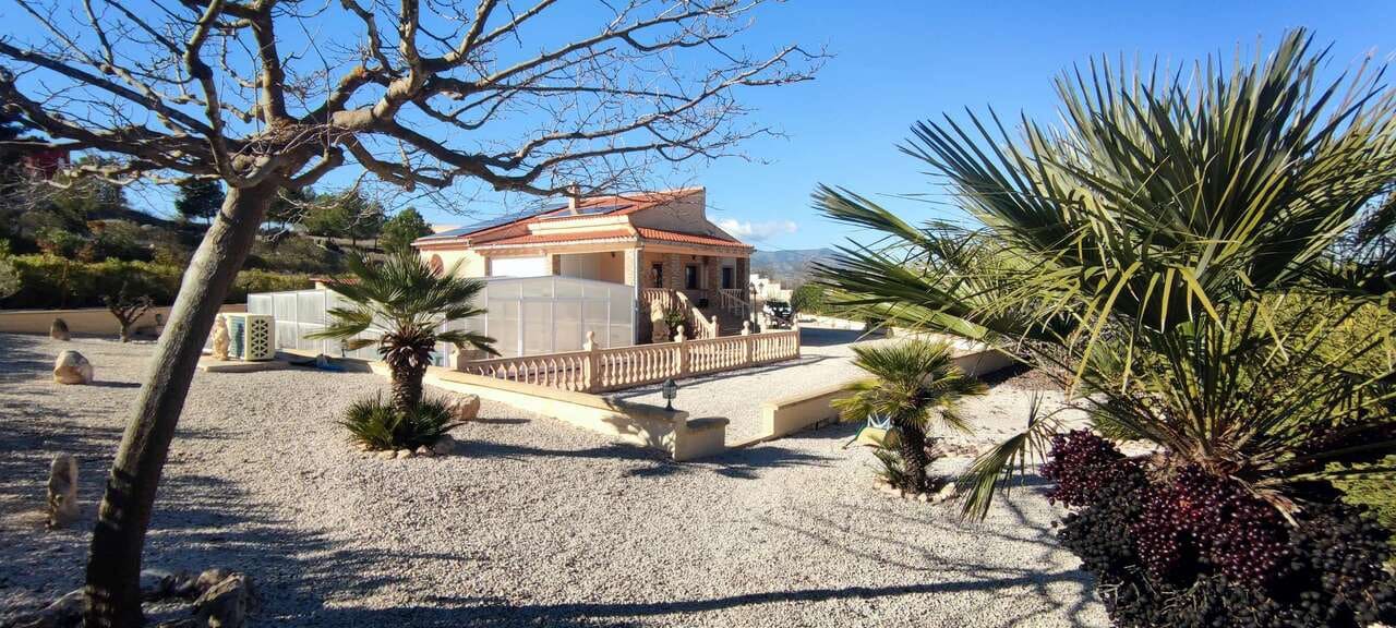 3 bedroom Villa for sale in Pinoso with pool - € 399,995 (Ref: 8839942)
