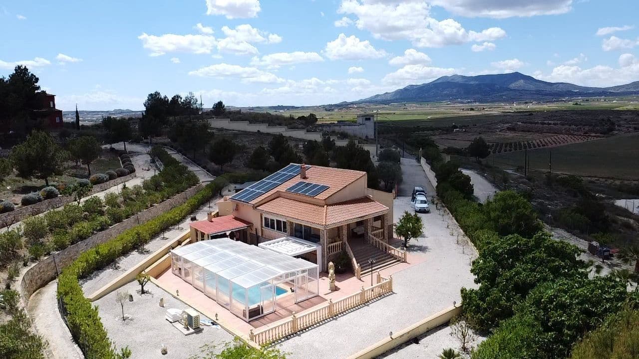 3 bedroom Villa for sale in Pinoso with pool - € 399,995 (Ref: 8839942)