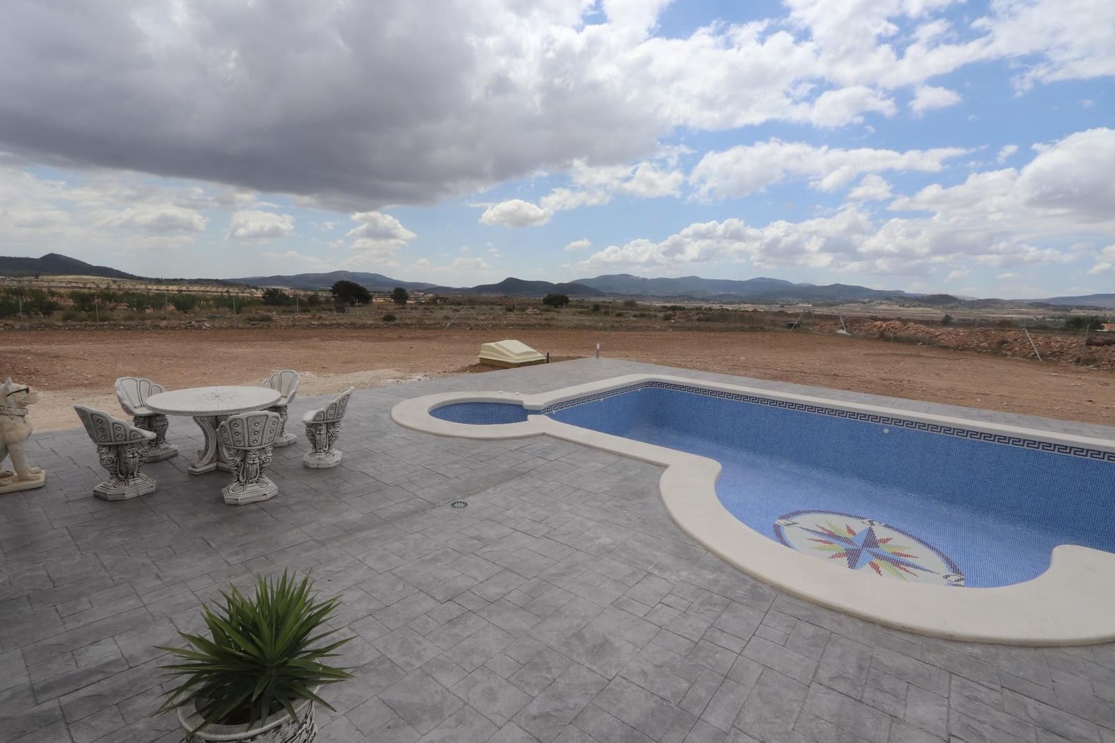 4 bedroom Villa for sale in Pinoso with pool garage - € 423,000 (Ref: 8849855)