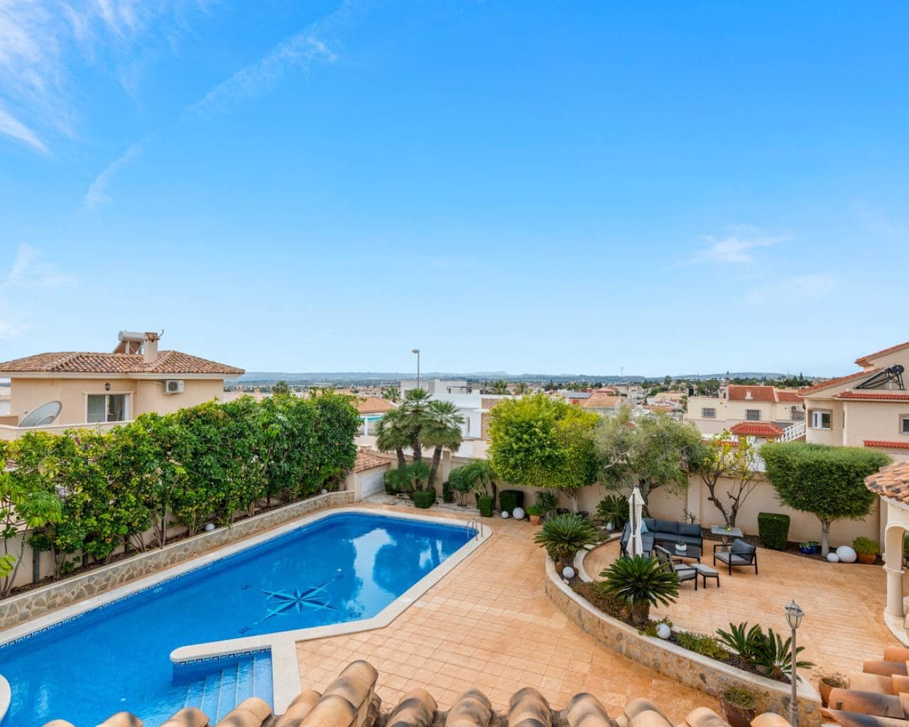 4 quarto Moradia para venda em Ciudad Quesada com piscina - 890 000 € (Ref: 8852375)