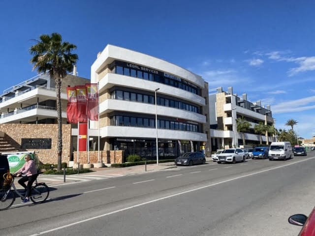 3 slaapkamer Appartement te koop in Playa Flamenca, Orihuela met zwembad garage - € 410.000 (Ref: 8895629)