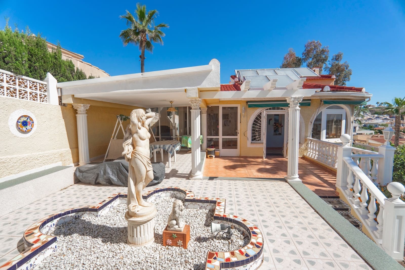 Chalet de 2 habitaciones en Ciudad Quesada en venta con piscina - 430.000 € (Ref: 8905834)