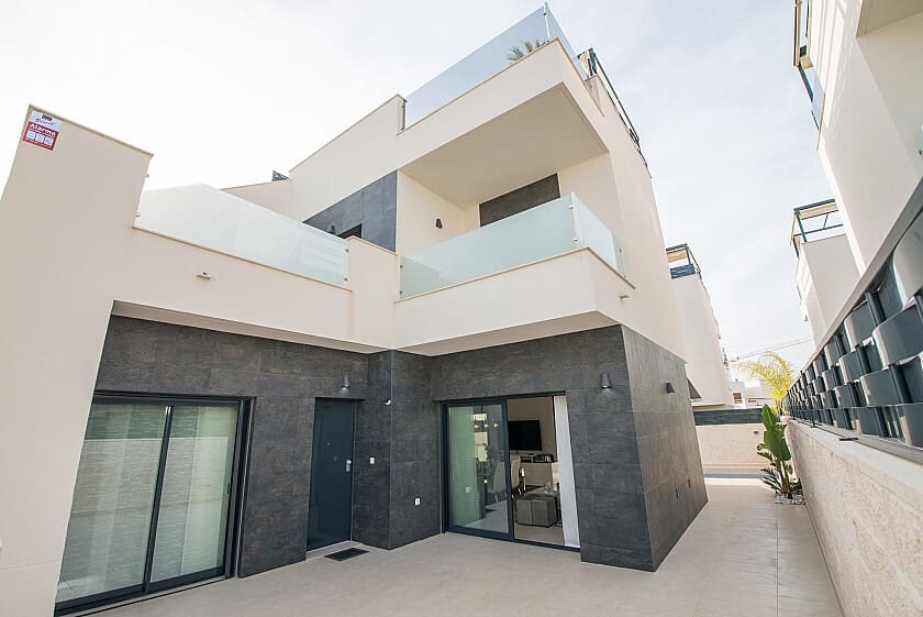 3 soveværelse Semi-Rækkehus til salg i Benijofar med swimmingpool - € 375.000 (Ref: 8911455)