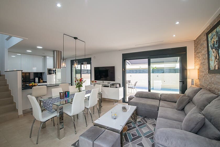 3 soveværelse Semi-Rækkehus til salg i Benijofar med swimmingpool - € 375.000 (Ref: 8911455)