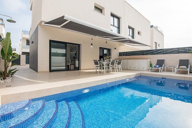 3 soveværelse Semi-Rækkehus til salg i Benijófar med swimmingpool - € 375.000 (Ref: 8911455)