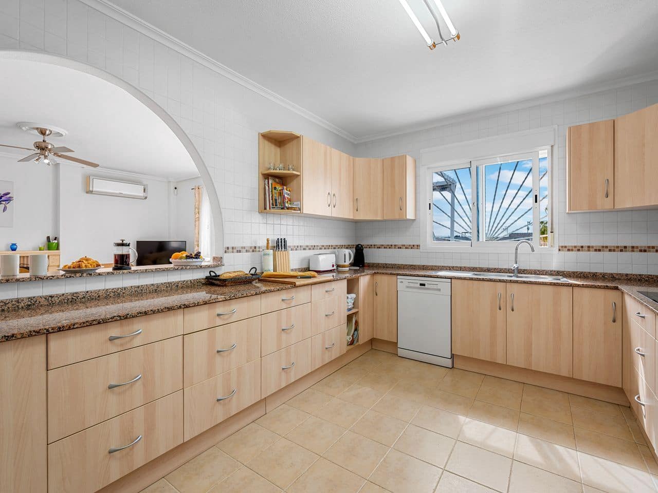 3 bedroom Villa for sale in Rojales with pool garage - € 455,000 (Ref: 8914605)