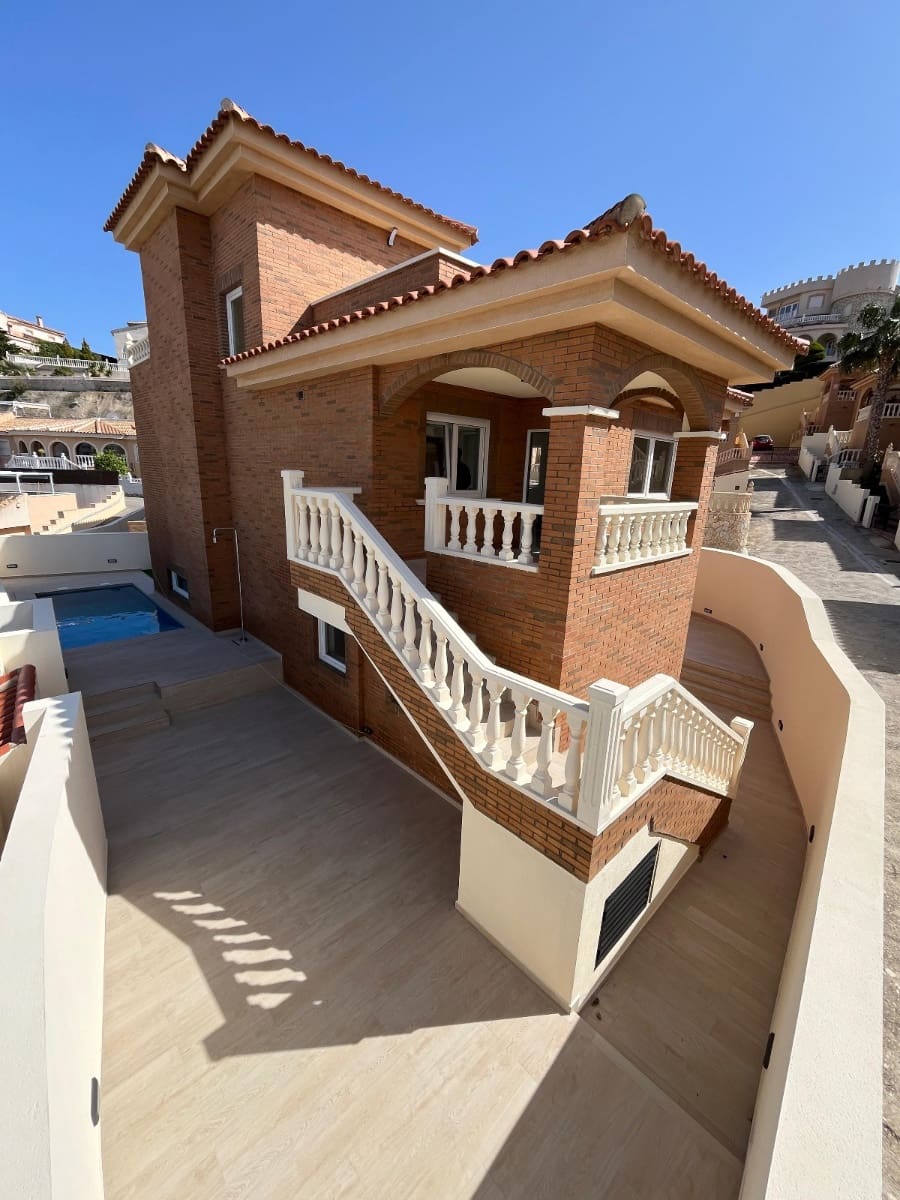 Chalet de 4 habitaciones en Ciudad Quesada en venta con piscina - 580.000 € (Ref: 8924599)