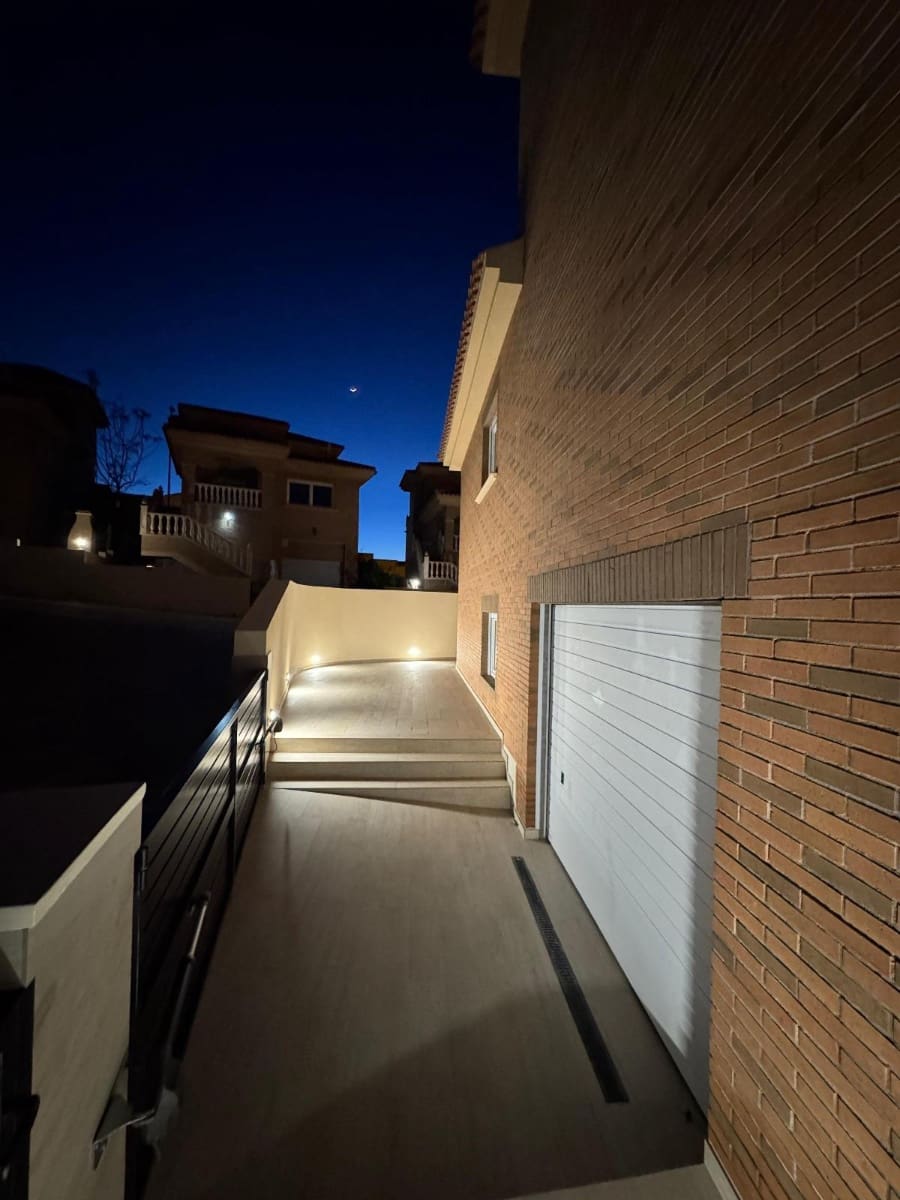 Chalet de 4 habitaciones en Ciudad Quesada en venta con piscina - 580.000 € (Ref: 8924599)