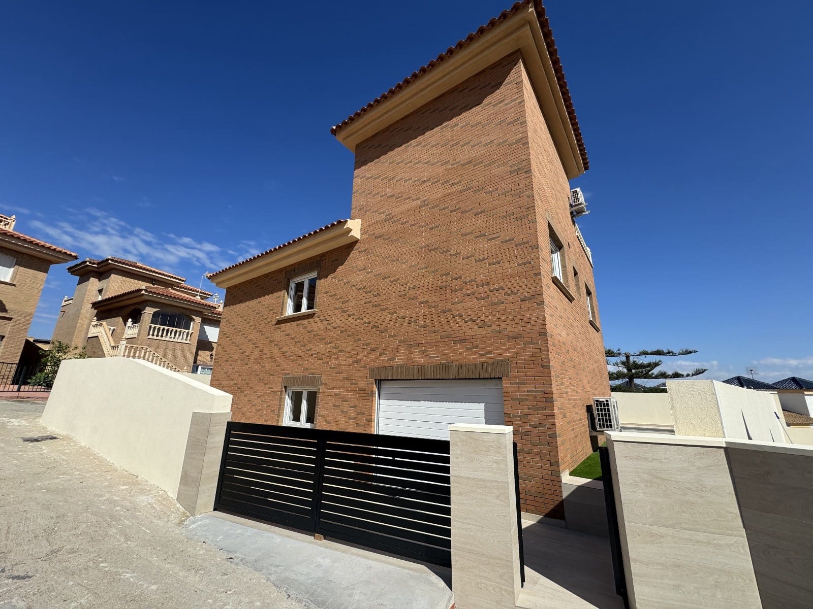 Chalet de 4 habitaciones en Ciudad Quesada en venta con piscina - 580.000 € (Ref: 8924599)