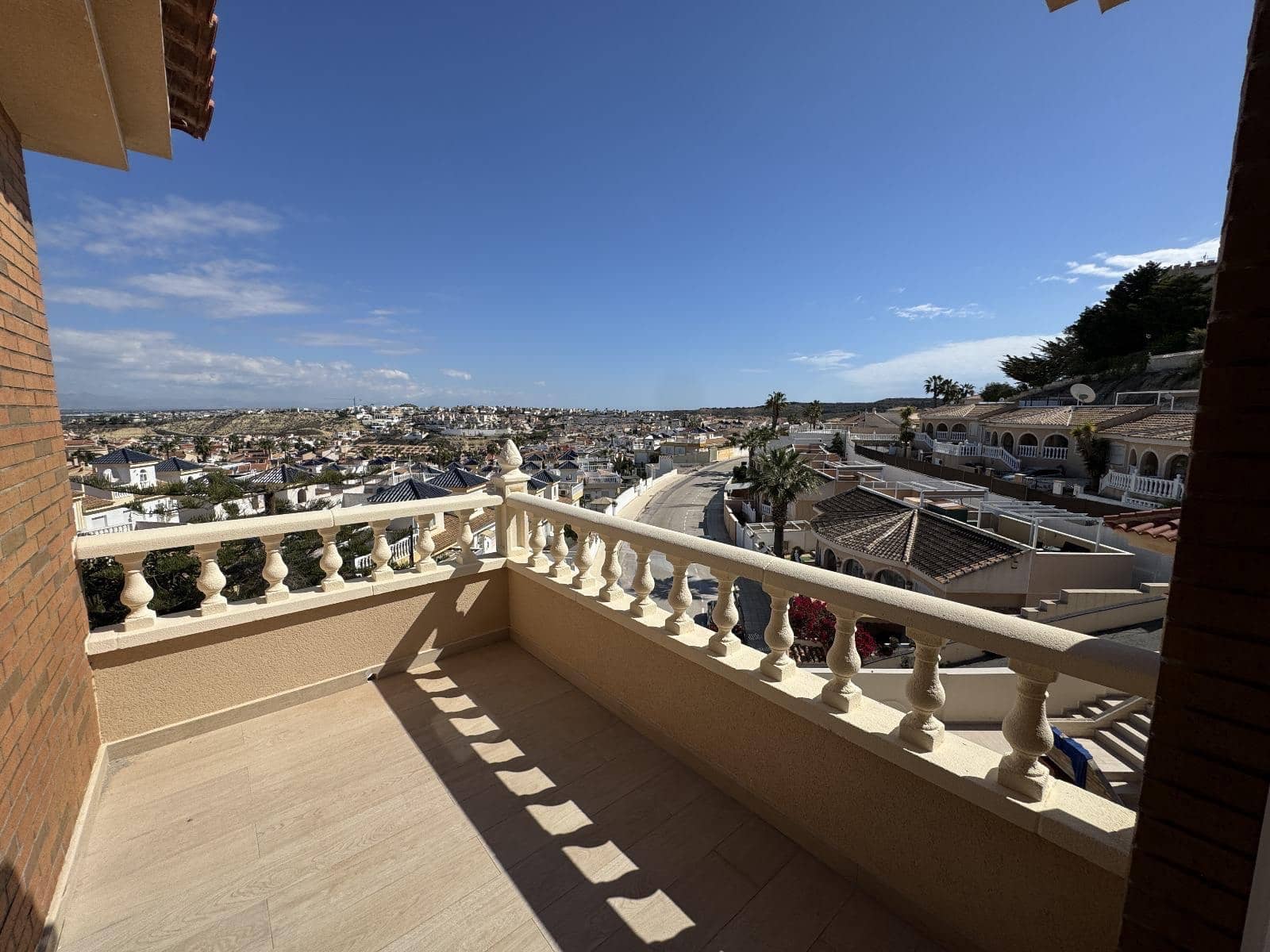 Chalet de 4 habitaciones en Ciudad Quesada en venta con piscina - 580.000 € (Ref: 8924599)