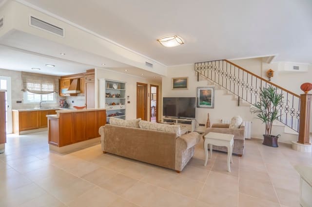 Chalet de 3 habitaciones en Ciudad Quesada, Rojales en venta con piscina garaje - 749.000 € (Ref: 8928021)