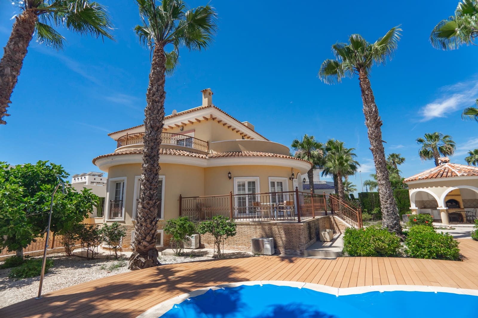 Chalet de 3 habitaciones en Ciudad Quesada en venta con piscina garaje - 749.000 € (Ref: 8928021)