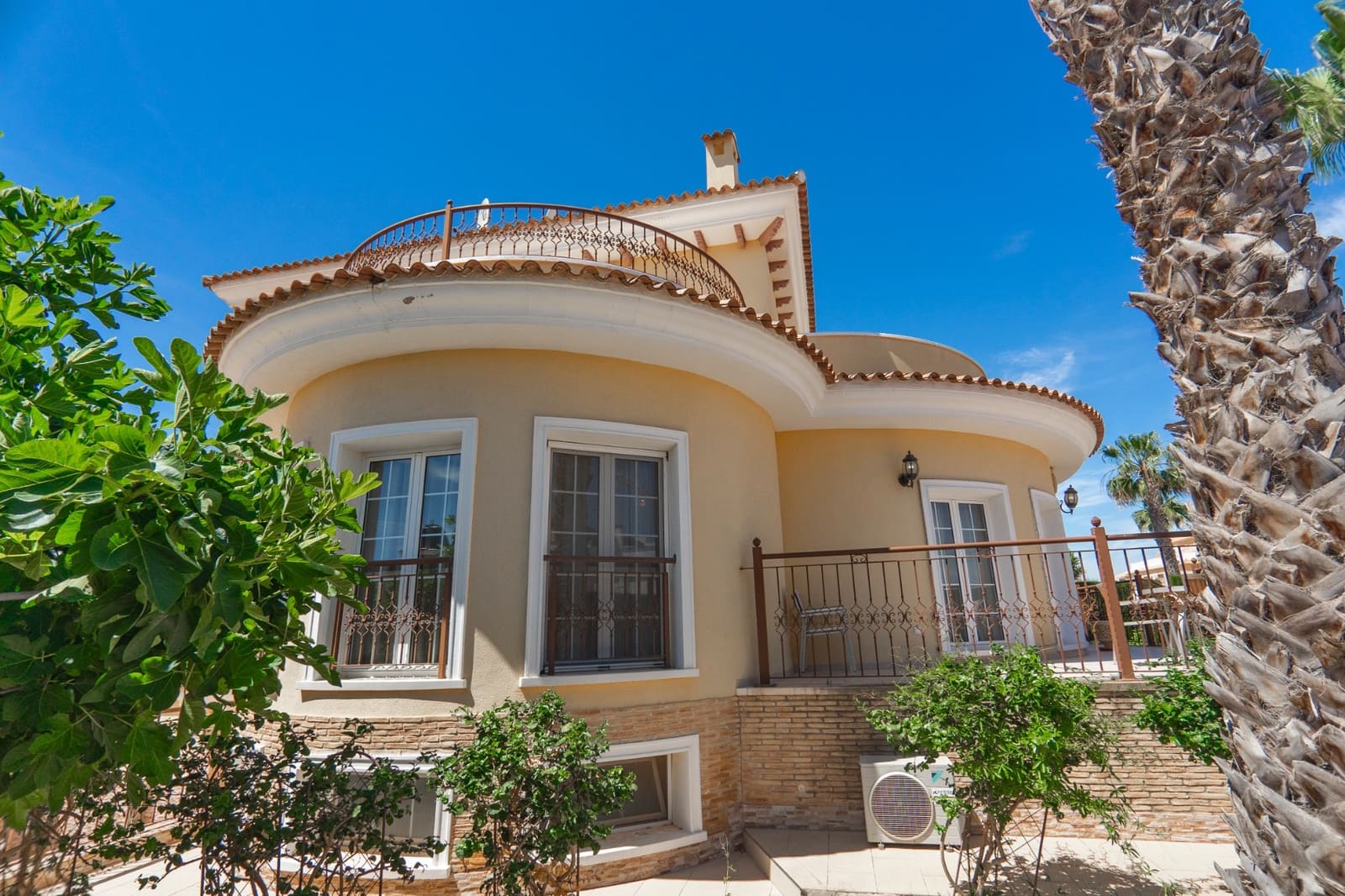 Chalet de 3 habitaciones en Ciudad Quesada en venta con piscina garaje - 749.000 € (Ref: 8928021)