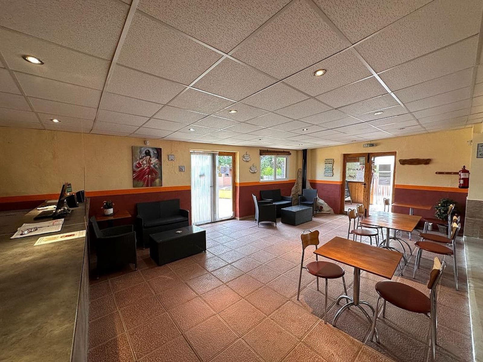 3 sypialnia Komercyjne na sprzedaż w Pinoso z basenem garażem - 349 995 € (Ref: 8941797)