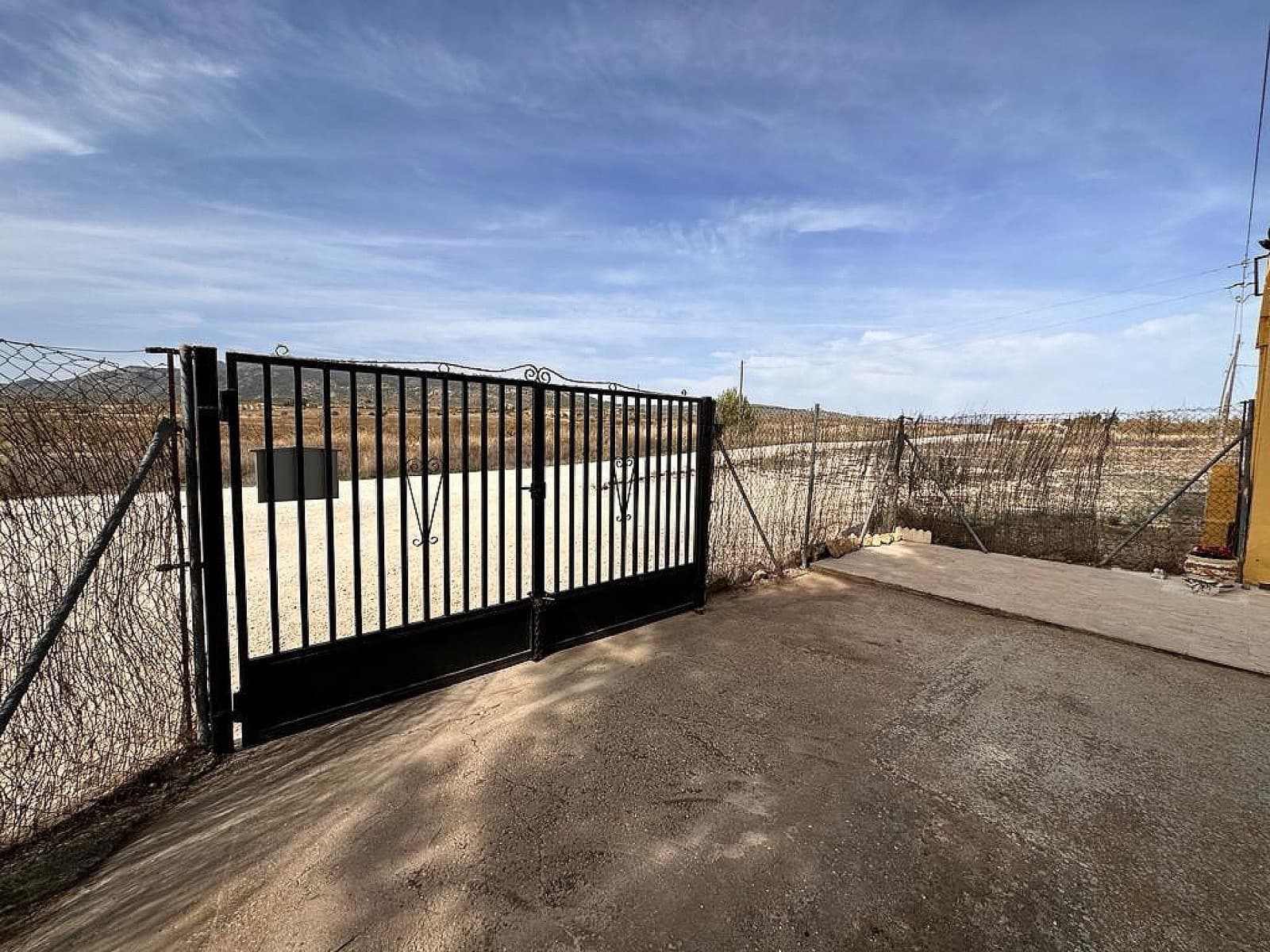 3 sypialnia Komercyjne na sprzedaż w Pinoso z basenem garażem - 349 995 € (Ref: 8941797)