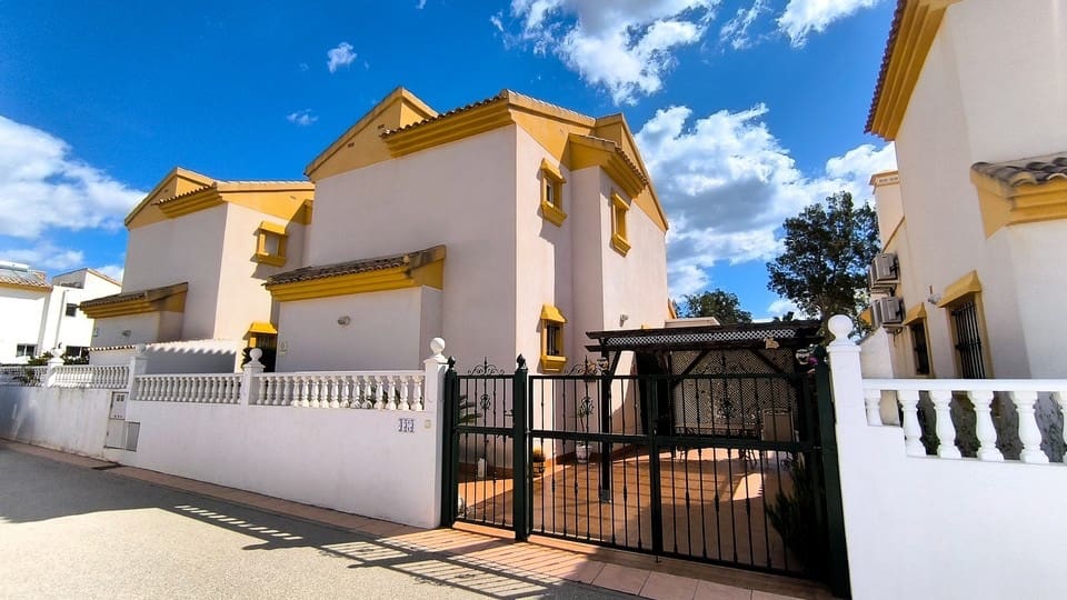 3 soveværelse Villa til salg i Guardamar del Segura med swimmingpool - € 269.000 (Ref: 8945488)