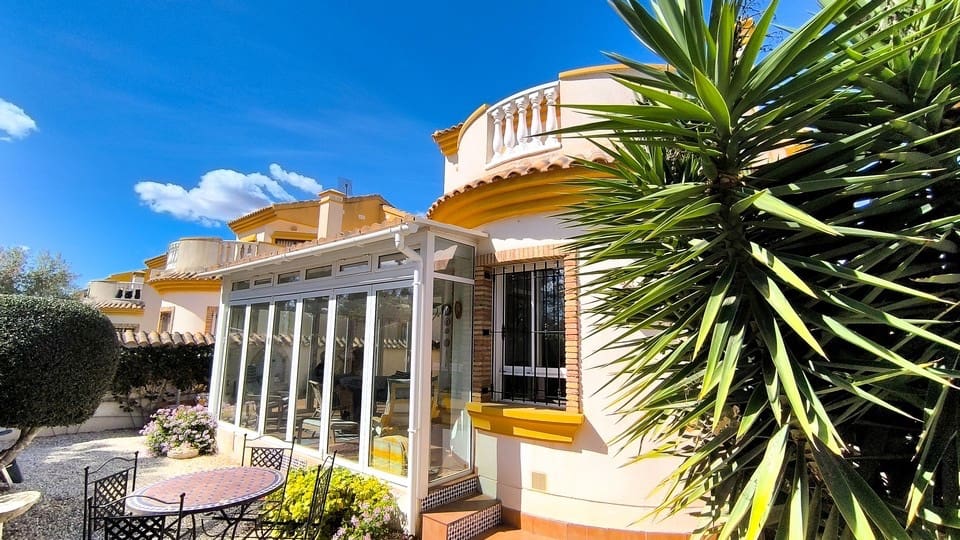 3 soveværelse Villa til salg i Guardamar del Segura med swimmingpool - € 269.000 (Ref: 8945488)