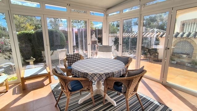 3 soveværelse Villa til salg i Guardamar del Segura med swimmingpool - € 269.000 (Ref: 8945488)