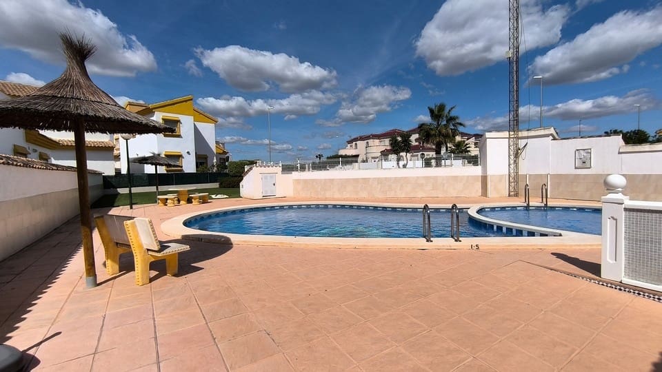 3 soveværelse Villa til salg i Guardamar del Segura med swimmingpool - € 269.000 (Ref: 8945488)