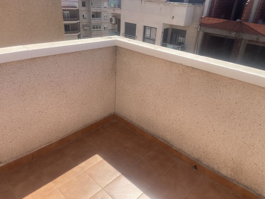 2 Zimmer Apartment zu verkaufen in Torrevieja mit Pool - 124.000 € (Ref: 8949083)
