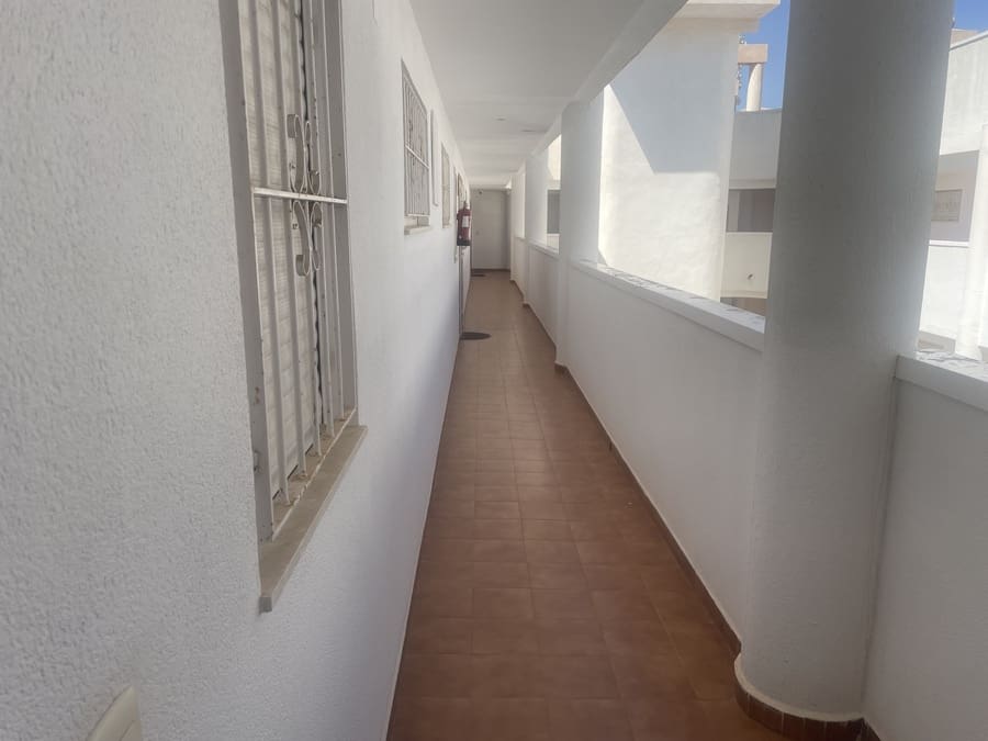 2 Zimmer Apartment zu verkaufen in Torrevieja mit Pool - 124.000 € (Ref: 8949083)