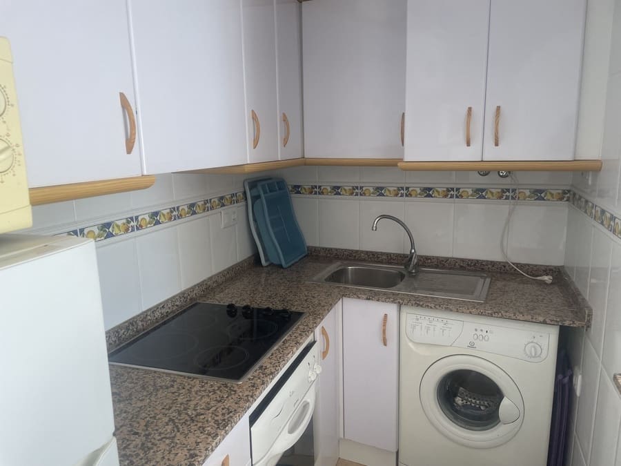 2 Zimmer Apartment zu verkaufen in Torrevieja mit Pool - 124.000 € (Ref: 8949083)