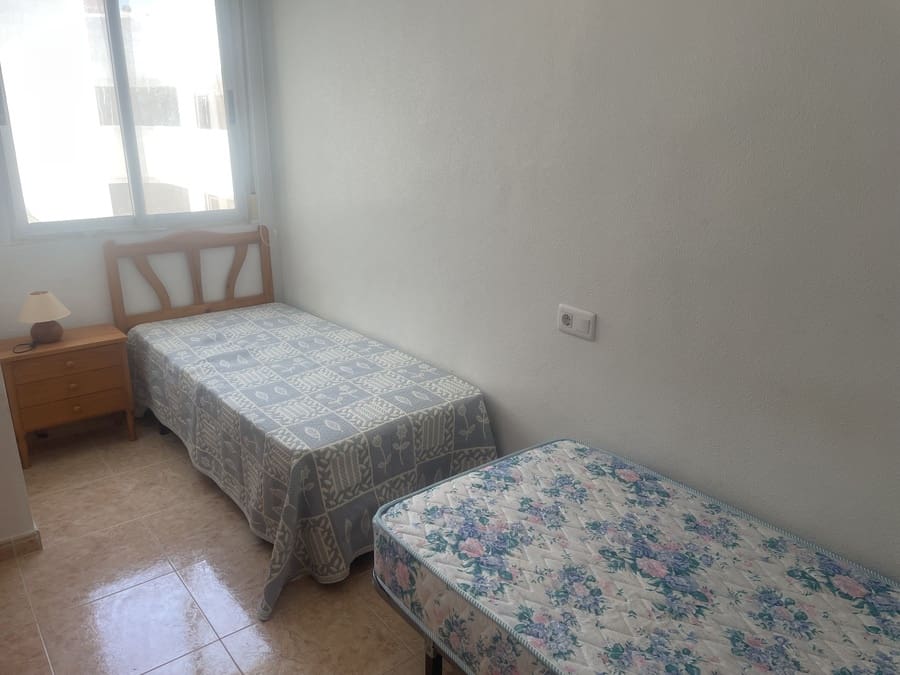 2 Zimmer Apartment zu verkaufen in Torrevieja mit Pool - 124.000 € (Ref: 8949083)