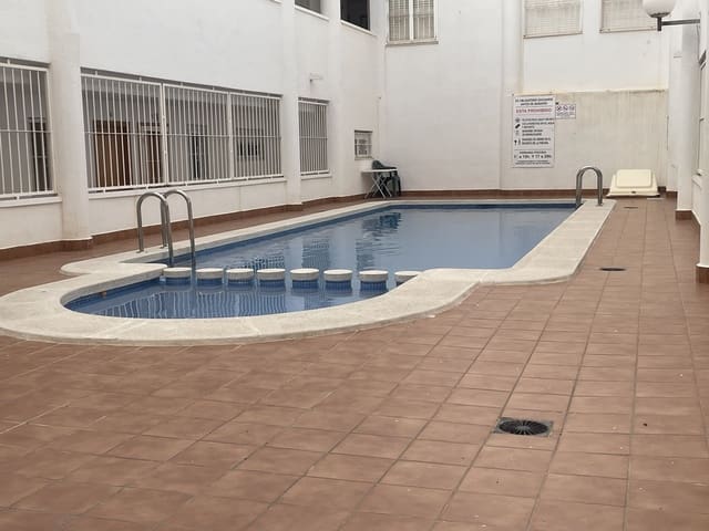 2 Zimmer Apartment zu verkaufen in Torrevieja mit Pool - 124.000 € (Ref: 8949083)