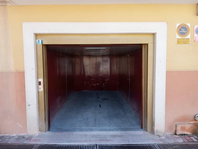 Garaje en Torrevieja en venta - 17.000 € (Ref: 8949445)