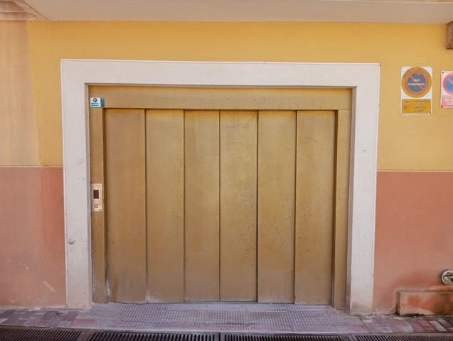 Garaje en Torrevieja en venta - 17.000 € (Ref: 8949445)