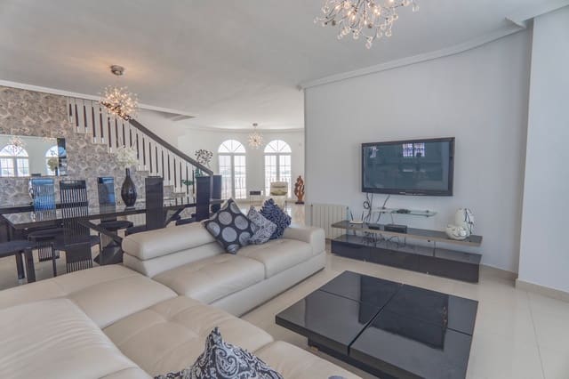 6 bedroom Villa for sale in Ciudad Quesada, Rojales with pool - € 1,100,000 (Ref: 8957940)