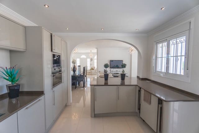 6 bedroom Villa for sale in Ciudad Quesada, Rojales with pool - € 1,100,000 (Ref: 8957940)