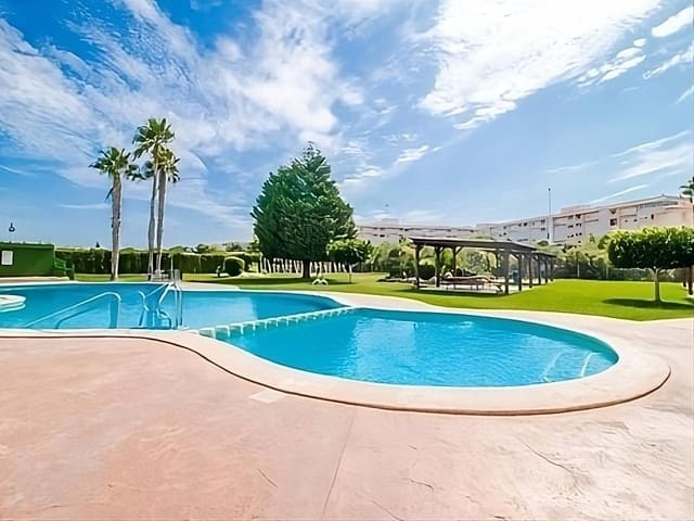 2 soverom Bungalow til salgs i Torrevieja med svømmebasseng - € 164 300 (Ref: 8958147)